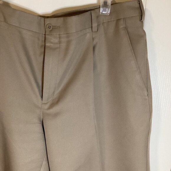 Nike Dri-Fit Mens Golf Shorts Size 38 Beige Khaki Front Pleat Golfing Activewear - Picture 3 of 9